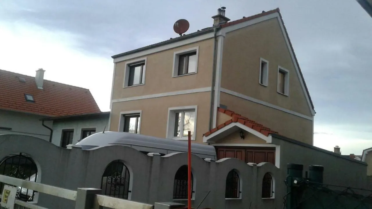 Private Rooms And Appartments Vienna 22 contacts