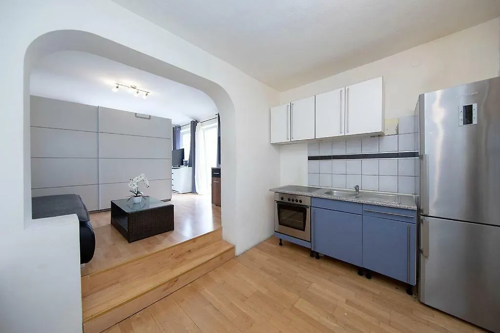 Private Rooms And Appartments Vienna 22